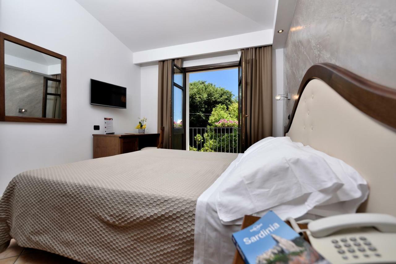 Hotel Nicoletta Santa Maria Navarrese Buitenkant foto